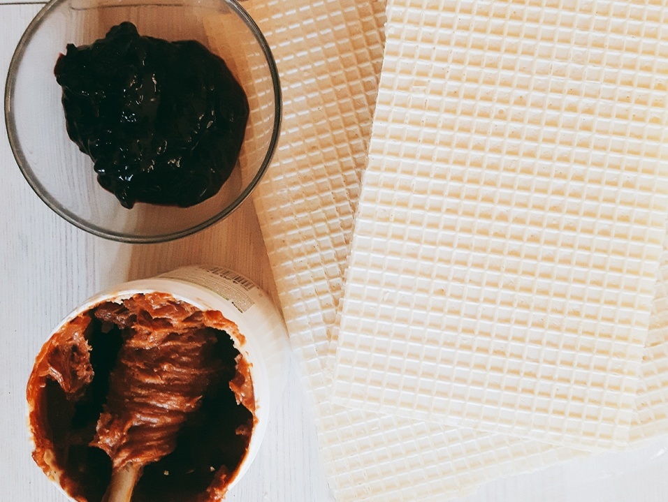 Piszinger - wafle z kajmakiem, masłem orzechowym i dżemem porzeczkowym